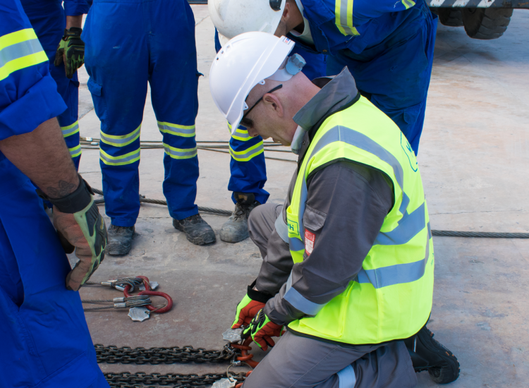 New alliances for lifting training services