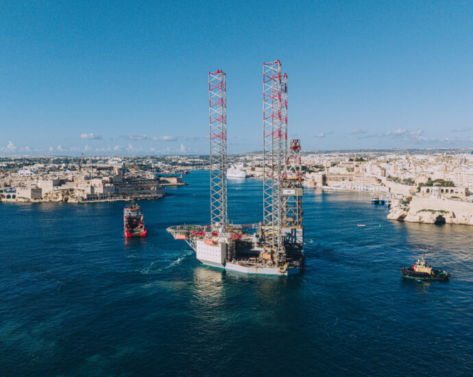 MMH welcomes OCEANOILFIELD Rig through a coordinated maritime operation